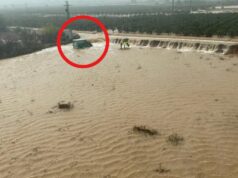 Vídeo: Así ha sido el rescate en Alzira a un trabajador de Mercadona atrapado por el torrencial