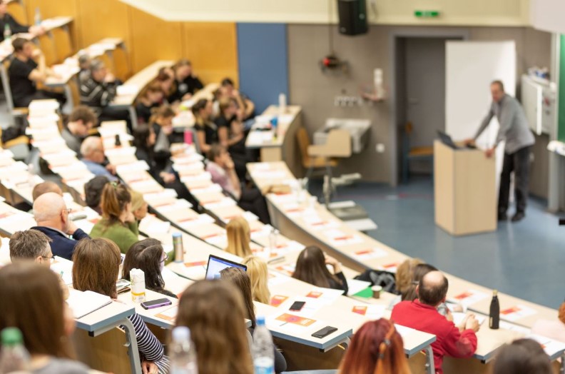 Europa lanza red de universidades para formar a 10.000 médicos sobre cambio climático y salud