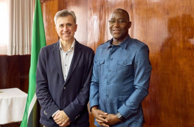 ISDN_y_el_gobierno_de_Mozambique_sellan_un_acuerdo_para_ayudar_a_las_personas_con_albinismo_a_luchar_contra_el_cancer_de_piel.jpg
