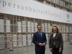 Juanma Moreno valora la sostenibilidad e innovación de Persán en Polonia