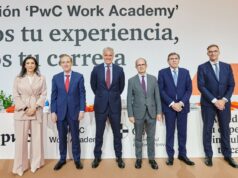 Primeros titulados universitarios de PwC Work Academy reciben sus diplomas