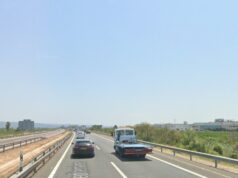 Un valenciano, herido tras impactar con un coche en la N-211 aragonesa