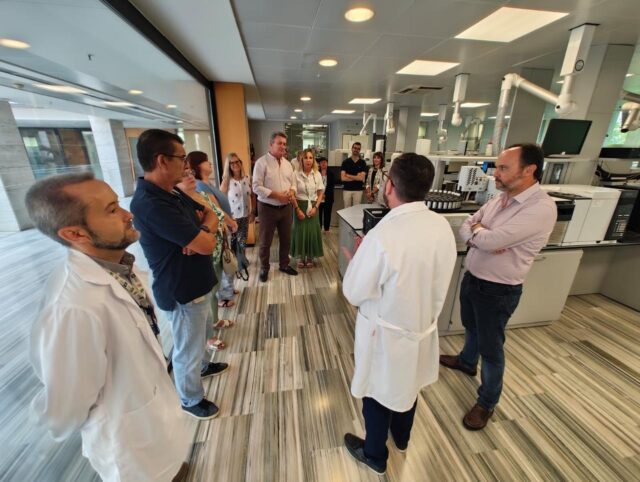 La_Generalitat_realiza_este_verano_400_analisis_semanales_en_las_zonas_de_bano_para_garantizar_la_calidad_de_las_aguas_y_la_seguridad_de_los_banistas.jpg