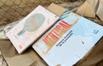 Alzira responde con libros a los pueblos más golpeados por la DANA