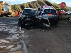 Tres coches chocan en seco y bloquean la carretera en Jalance