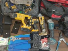 Un policía fuera de servicio frustra un robo en un portal de Alzira