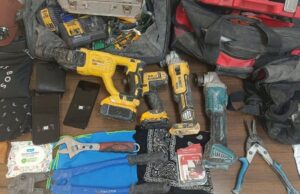 Un policía fuera de servicio frustra un robo en un portal de Alzira