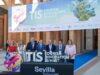Juanma Moreno clausura una exitosa edición de TIS2025 en Sevilla
