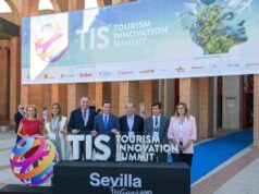 Juanma Moreno clausura una exitosa edición de TIS2025 en Sevilla