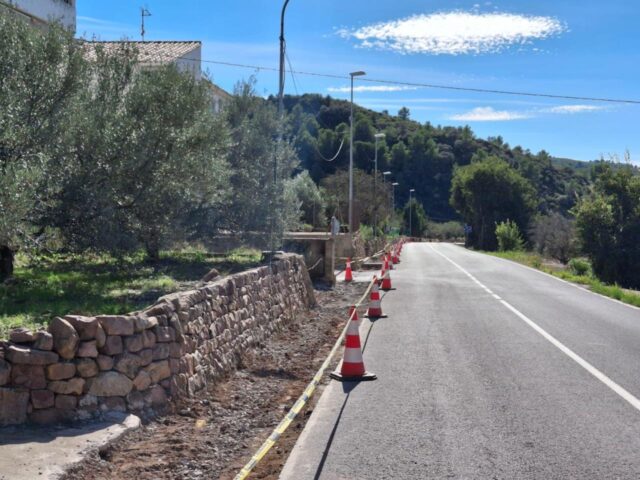 La_Generalitat_invierte_135.500_euros_en_mejorar_la_seguridad_vial_de_la_CV-219_en_Chovar.jpg
