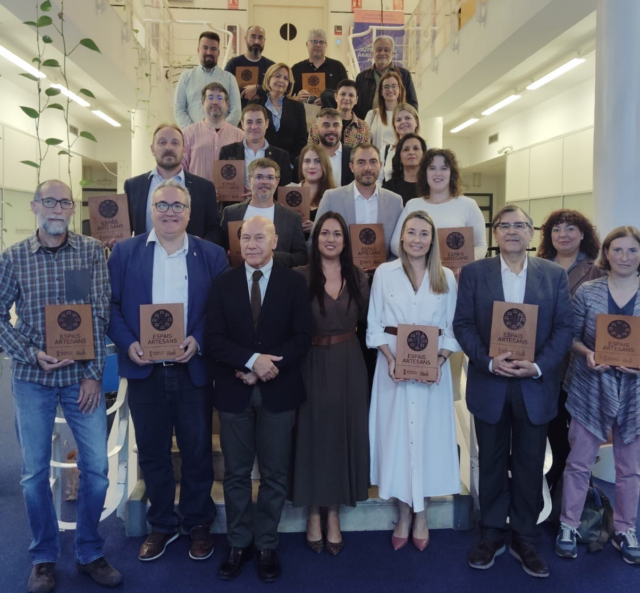 La_Generalitat_refuerza_la_red_de_Espais_Artesans_con_nuevos_distintivos_en_Valencia.png