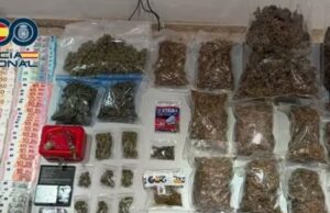 Caen dos narcos en Alzira que repartían droga en patinete