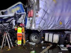 Un tráiler salta la mediana y provoca el caos en la A-7 en L’Alcúdia