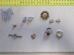 Un coche lleno de joyas delata a dos ladrones en Alzira