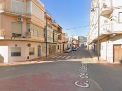 Rescatan a una vecina de un edificio en llamas en Corbera