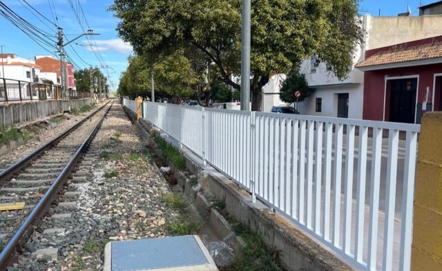 Renovacion_del_vallado_metalico_en_la_estacion_de_Alginet_de_Metrovalencia.jpg