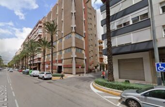 La pasarela del mercado, símbolo del abandono municipal en Alzira