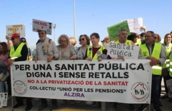 Concentración en Alzira por la saturación del centro de salud