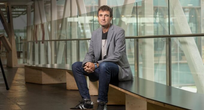 Gorka Espiau: El desarrollo empieza en la comunidad