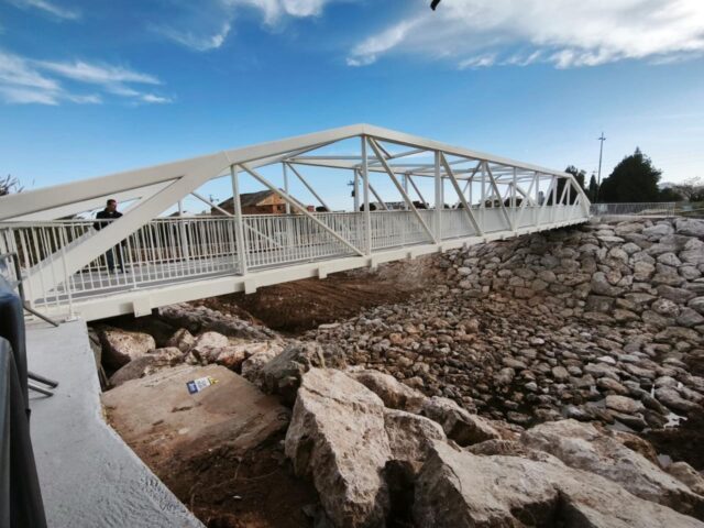 La_Generalitat_inaugura_una_nueva_y_robusta_pasarela_ciclopeatonal_en_Alcasser_para_asegurar_la_movilidad_ante_riadas_futuras.jpg