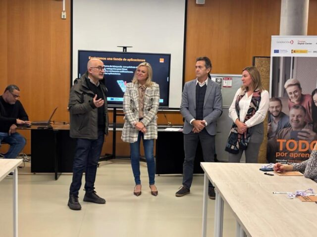 La_Generalitat_y_Fundacion_Orange_promueven_la_capacitacion_digital_para_mujeres_a_traves_del_programa_Todos_Conectados.jpg