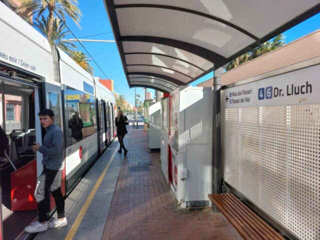 Recuperacion_de_la_Circulacion_en_el_Tranvia_de_Metrovalencia_tras_las_Obras_de_Renovacion.jpg