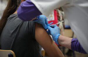 Sanidad refuerza la contratación con 273 nuevos profesionales ante el aumento de infecciones respiratorias