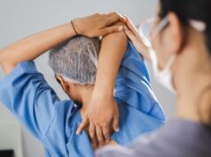 La prótesis inversa de hombro mejora la función y reduce el dolor en casos severos