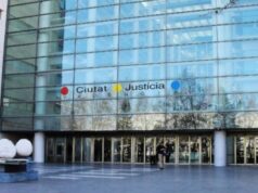 Un vecino graba a un ladrón en Alzira y este le enseña los genitales