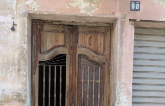 Ocupar, delinquir, huir… y volver: la historia repetida en una casa de Alzira