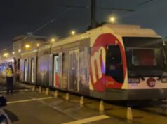 Un incendio en un tranvía paraliza la avenida de Tarongers