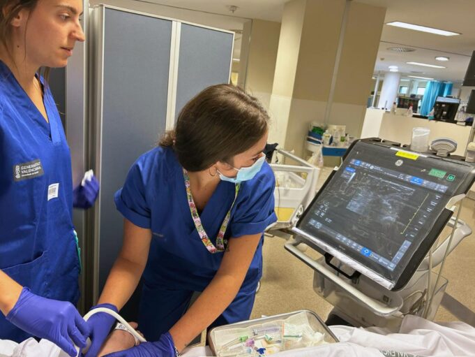 El Hospital La Fe se convierte en el primer centro acreditado en ecografía clínica de Urgencias en España