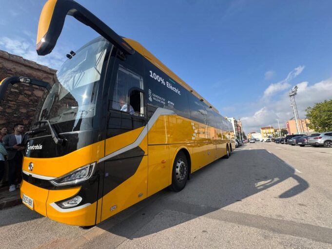 El Metrobús de Valencia alcanza 18,9 millones de viajes en 2025 con un notable aumento interanual del 17,8 %