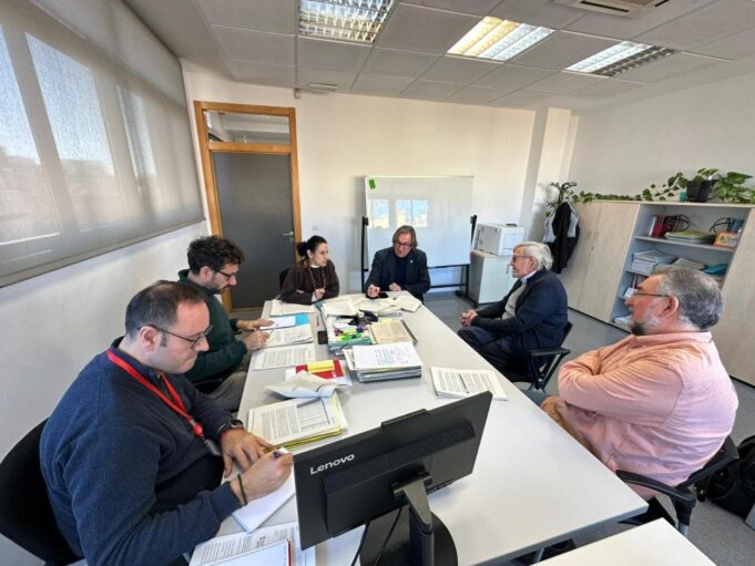 Servicios Sociales y el IVAFIQ impulsan colaboración para mejorar el sistema social público en Valencia