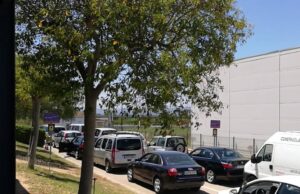 Crece el enfado en Alzira por pagar la ITV antes de saber la cita