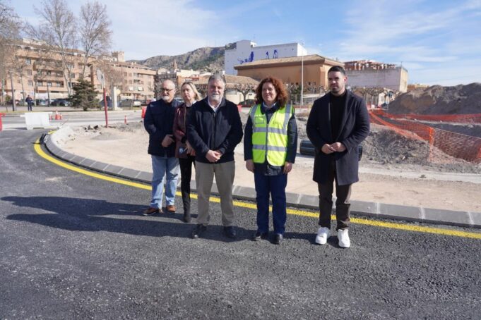 La Generalitat inaugura una nueva rotonda en Villena y avanza en la eliminación del paso a nivel ferroviario