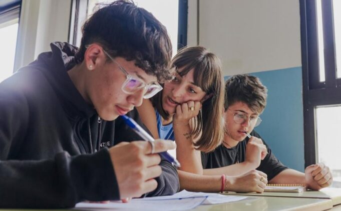 Más dinero, más apoyo escolar: así gastan las familias con más renta