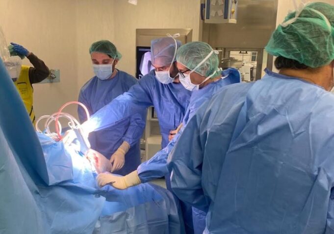 Avances en prótesis de cadera para regresar a casa tras la cirugía