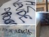 Alzira amanece con pintadas y daños: “Nos han roto hasta la ventana”