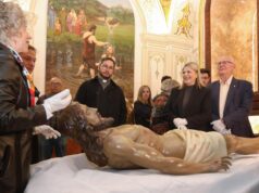 La Conselleria de Cultura entrega el Cristo Yacente restaurado a la iglesia de San Jorge Mártir en Paiporta