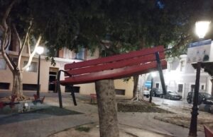 “Al fin un banco que ofrece algo de interés”: ironía vecinal tras lo ocurrido en Algemesí