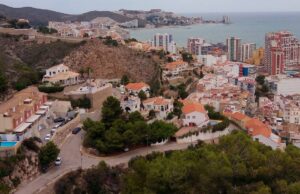 El ‘profe’ de Cullera que todos conocían: un “monstruo”, arrestado por destrozar la inocencia de una cría de solo 5 años