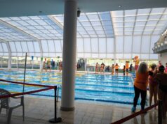 “Salgan del agua, hay caca”: cierran la piscina cubierta de Xátiva de forma urgente