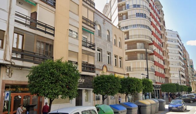 Una vecina de Alzira se queda atrapada en su vivienda tras una caída