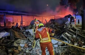 Arde de madrugada una nave industrial en Algemesí