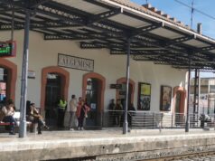 Un robo de cable entre Algemesí y Benifaió retrasa los trenes