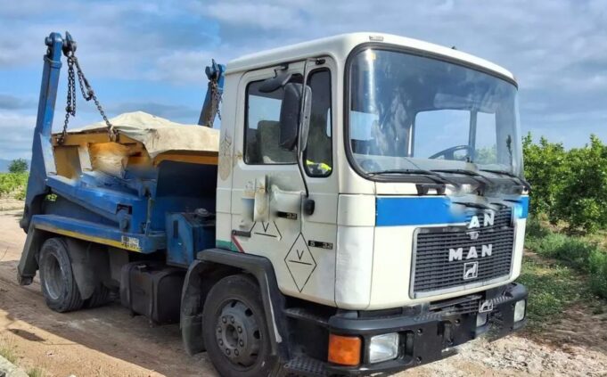 Alzira pone el foco en unos escombros detectados junto al río Xúquer