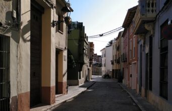 Indignación en Alzira tras el brutal asalto a una embarazada en plena calle