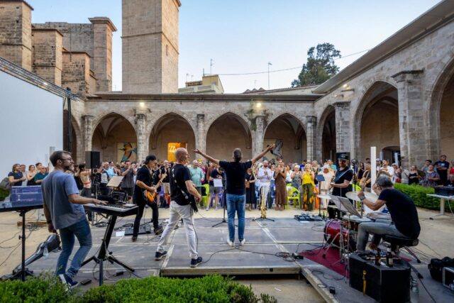 El_Centre_del_Carme_rinde_homenaje_a_Antonio_Vega_con_un_concierto_de_artistas_valencianos.jpg