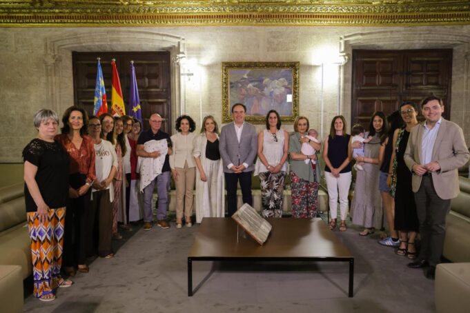 El Consell refuerza su apoyo a las familias de acogida con nuevas ayudas y reforma fiscal